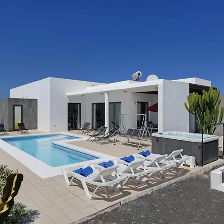 Villa Playa Blanca Sleeps 10 Pool Air Con Wifi